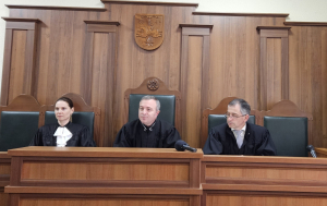 Кассационная коллегия Верховного суда отменила постановление Сухумского городского суда по жалобе председателя АНД Адгура Ардзинба